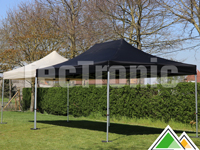 Elke Solid 40 easy-up tent van 4x4 meter is beschikbaar in het zwart of ecru